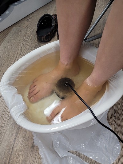 Ionic body cleansing foot baths are provided here.  I inform you of exactly what your body is releasing; and where those toxins were sitting. #ionicfootbath